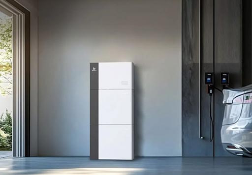 AlphaESS thuisbatterij op een oprit