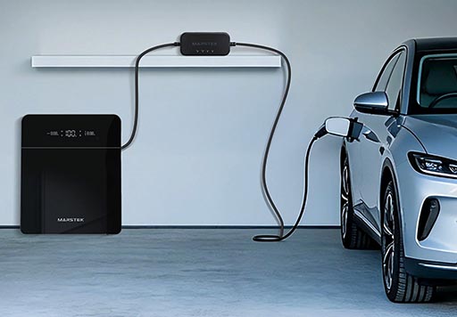 Marstek Venus thuisbatterij in een garage