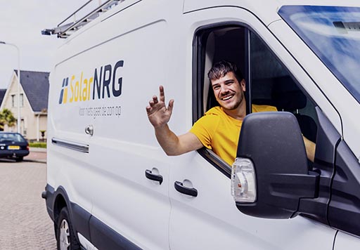 SolarNRG monteur in zijn werkbus