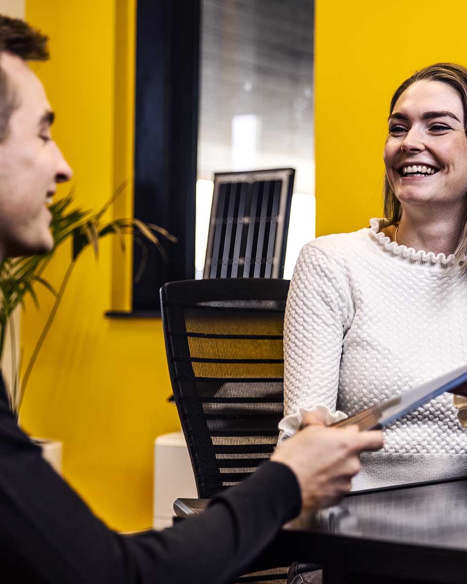 SolarNRG expert aan de telefoon