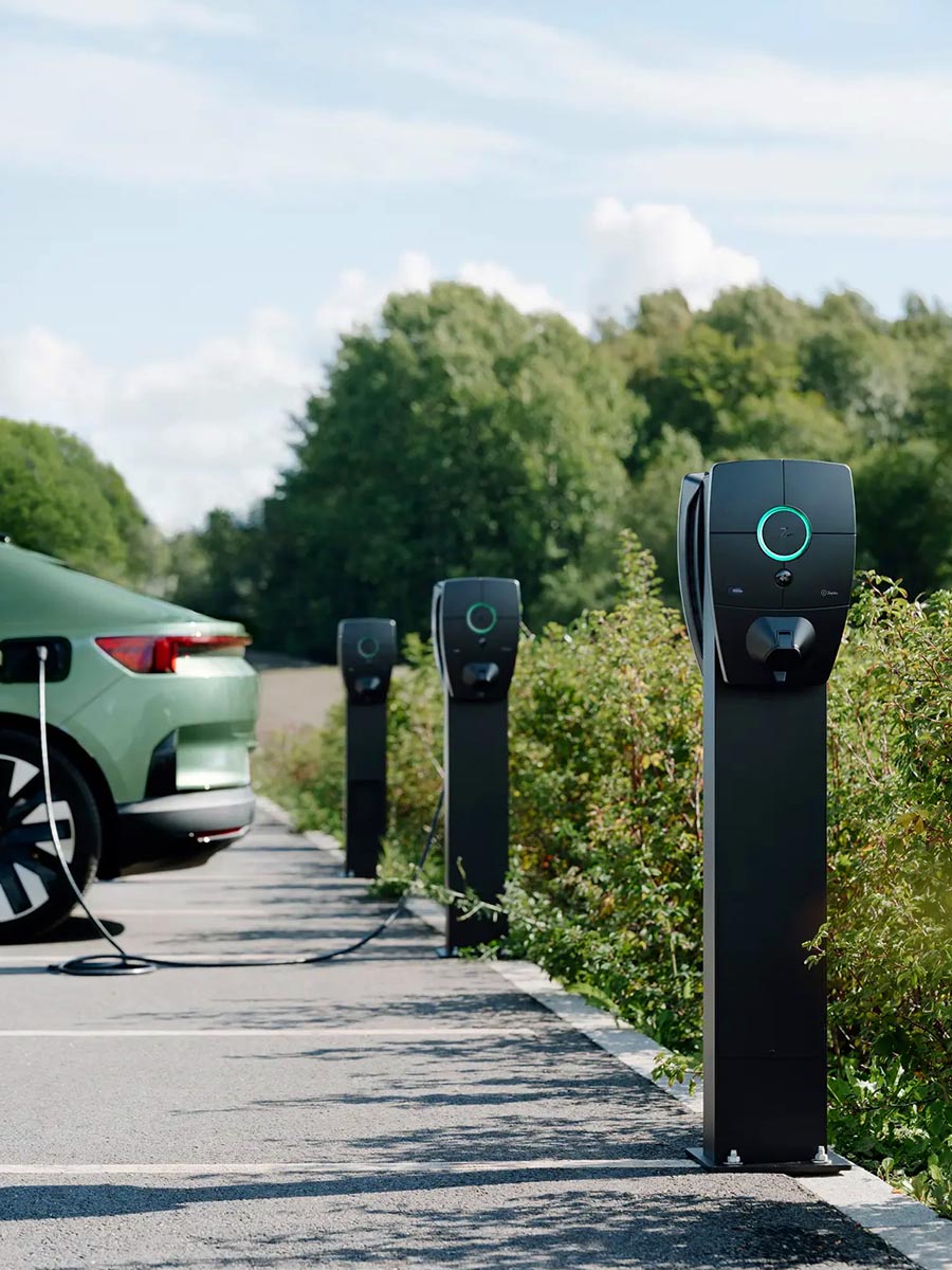 Zaptec Pro laadpalen op een parkeerplaats
