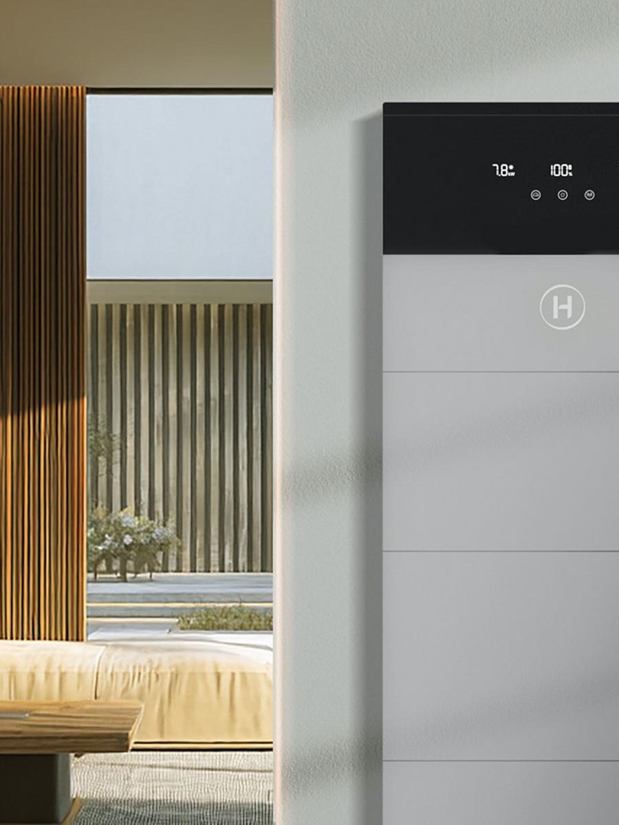 SolarNRG Hoymiles thuisbatterij in een huiskamer